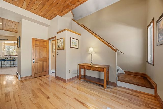 3 Wolf Rd, Bourne, MA 02532