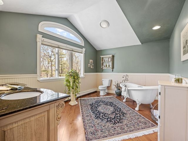 3 Wolf Rd, Bourne, MA 02532