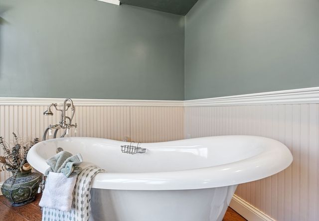 3 Wolf Rd, Bourne, MA 02532