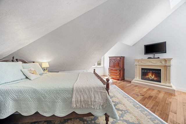 3 Wolf Rd, Bourne, MA 02532