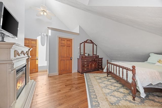 3 Wolf Rd, Bourne, MA 02532