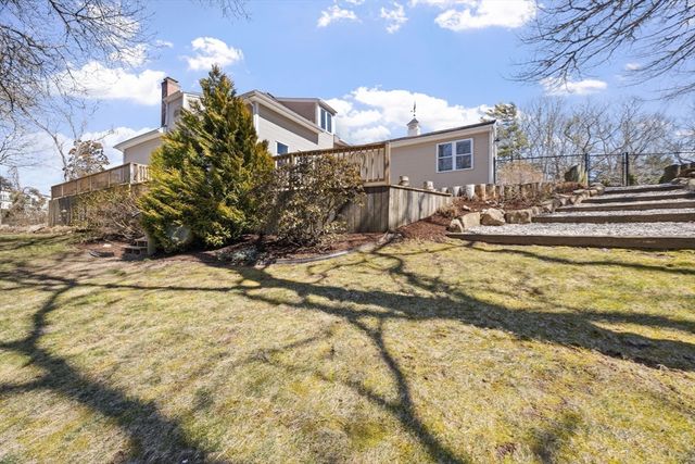 3 Wolf Rd, Bourne, MA 02532