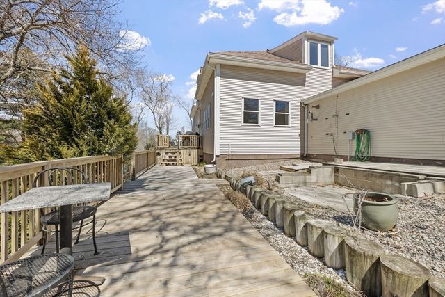 3 Wolf Rd, Bourne, MA 02532