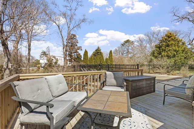 3 Wolf Rd, Bourne, MA 02532