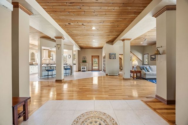 3 Wolf Rd, Bourne, MA 02532