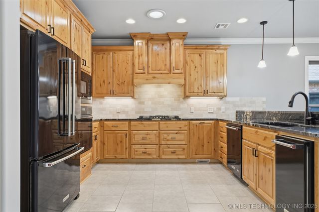 9570 E 103rd Street, Tulsa, OK 74133