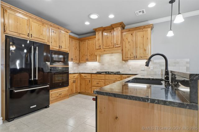 9570 E 103rd Street, Tulsa, OK 74133