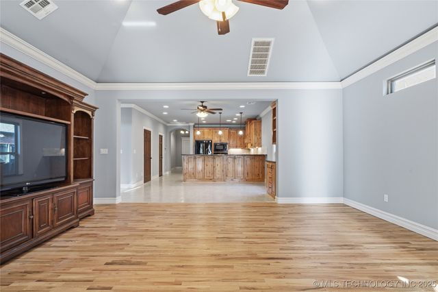 9570 E 103rd Street, Tulsa, OK 74133