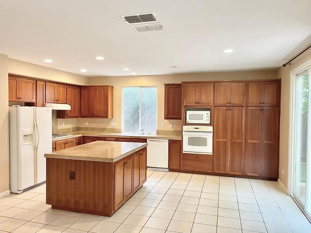 206 Granite Park Ct, Lincoln, CA 95648