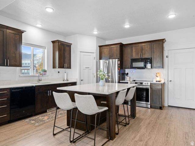 2741 E IRON BARK ALY, Eagle Mountain, UT 84005