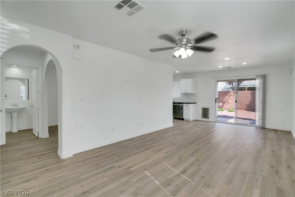 10250 HEADRICK Drive, Las Vegas, NV 89166 — photo 4