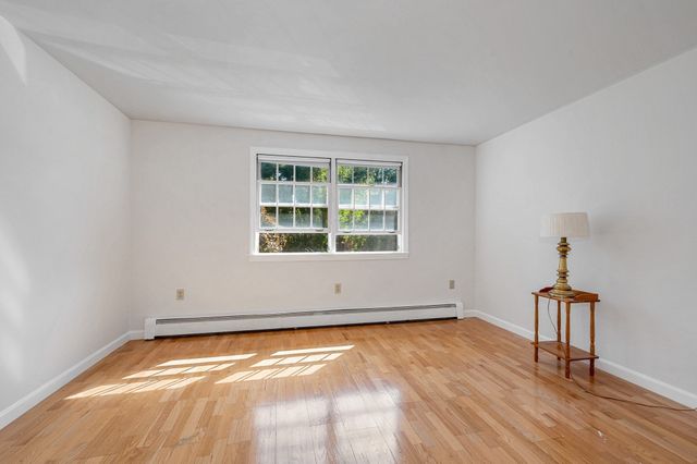 74 Roper St F, Lowell, MA 01852