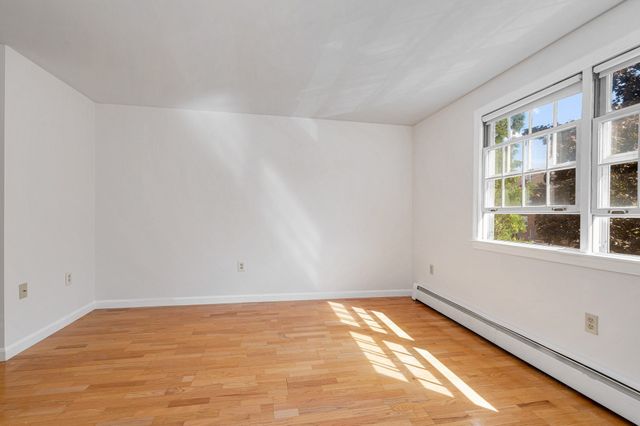 74 Roper St F, Lowell, MA 01852