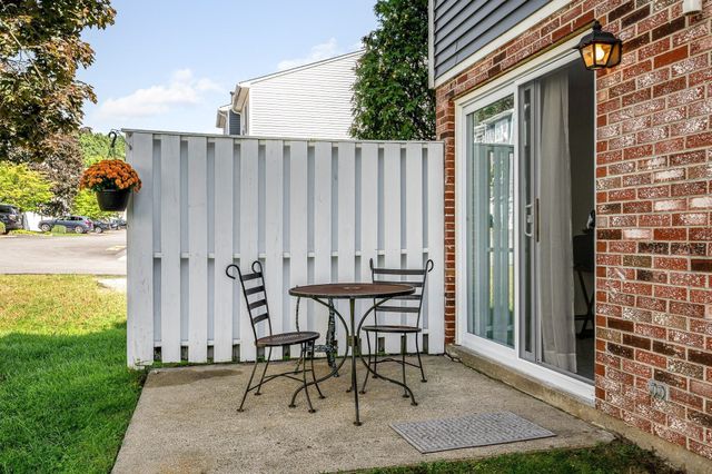 74 Roper St F, Lowell, MA 01852