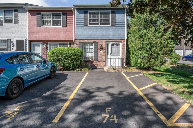 74 Roper St F, Lowell, MA 01852