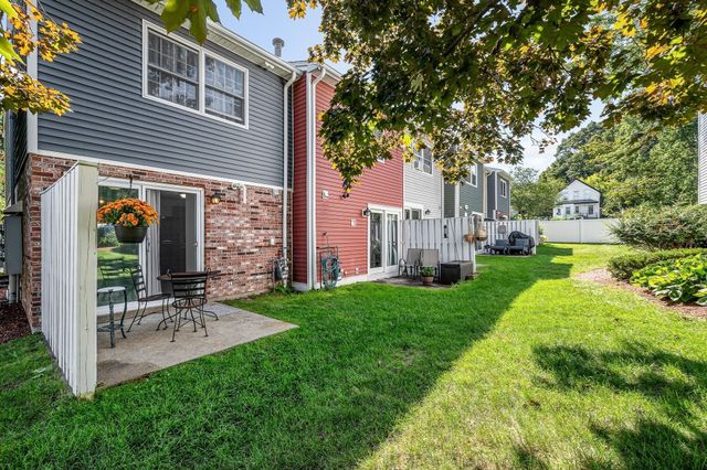74 Roper St F, Lowell, MA 01852