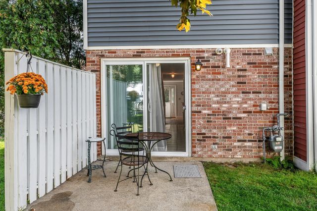 74 Roper St F, Lowell, MA 01852