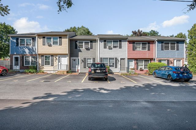 74 Roper St F, Lowell, MA 01852