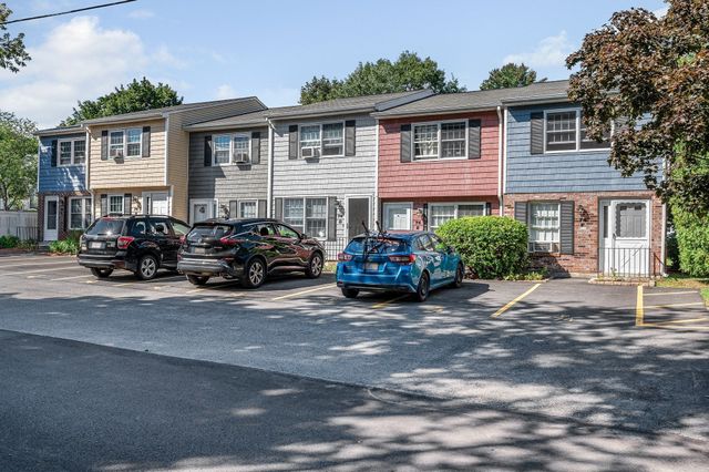 74 Roper St F, Lowell, MA 01852