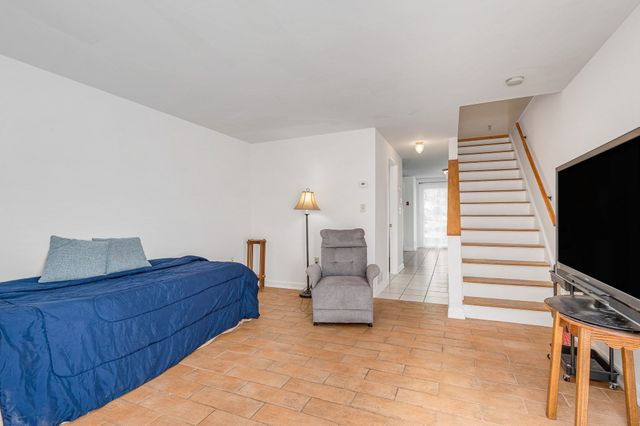 74 Roper St F, Lowell, MA 01852