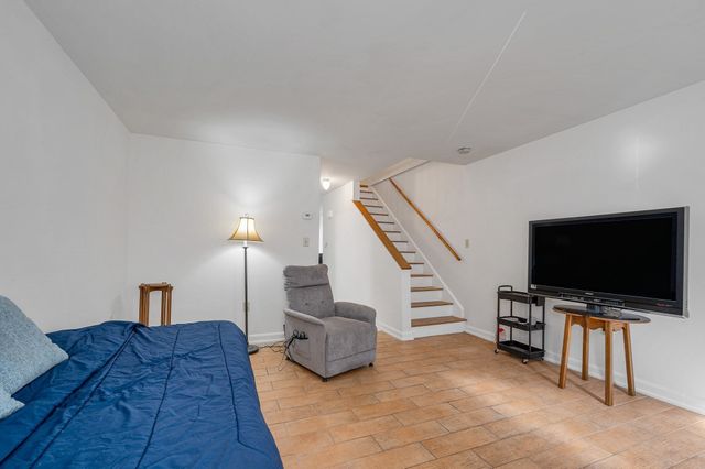 74 Roper St F, Lowell, MA 01852