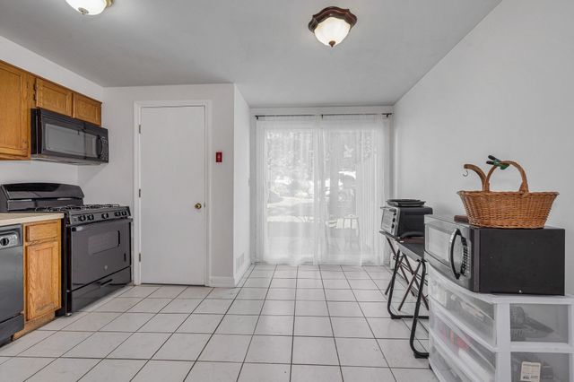 74 Roper St F, Lowell, MA 01852