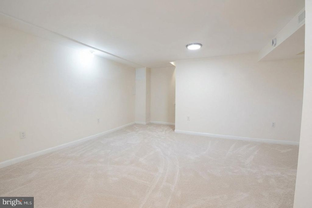 Image 69 of property listing at 3031 HANLON AVE, Baltimore, MD 21216