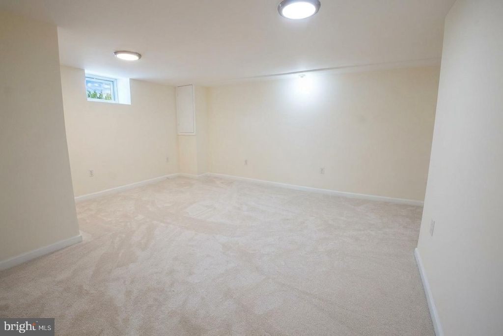 Image 77 of property listing at 3031 HANLON AVE, Baltimore, MD 21216