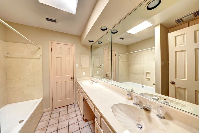 2625 Calle Del Robles, Kerrville, TX 78028