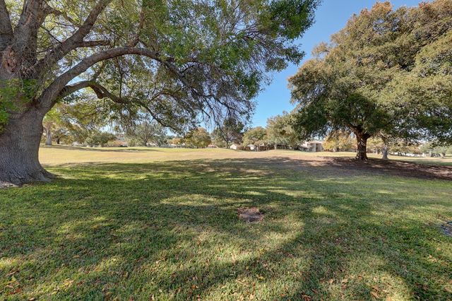 2625 Calle Del Robles, Kerrville, TX 78028