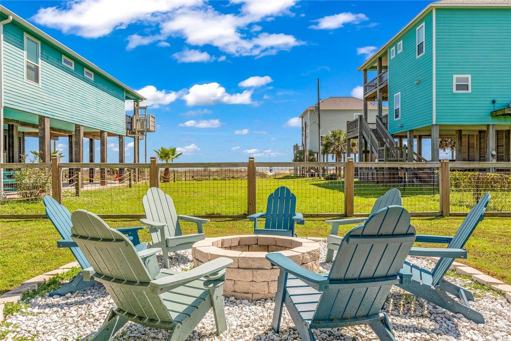 1978 Avenue I, Crystal Beach, TX 77650