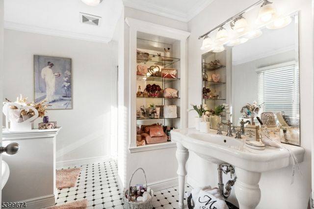 305 Heights Dr 3, Haledon Boro, NJ 07508