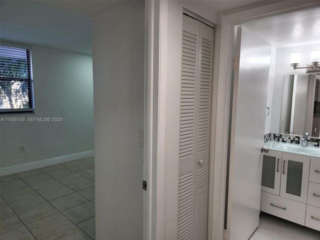 10315 NW 9th St Cir 203-14, Miami, FL 33172