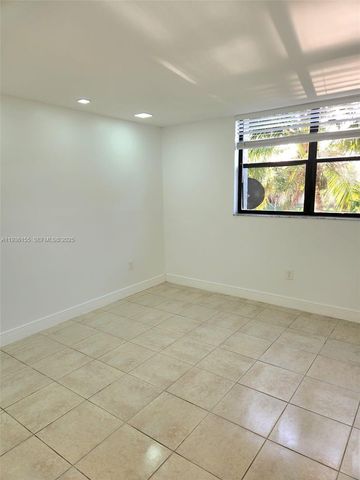 10315 NW 9th St Cir 203-14, Miami, FL 33172