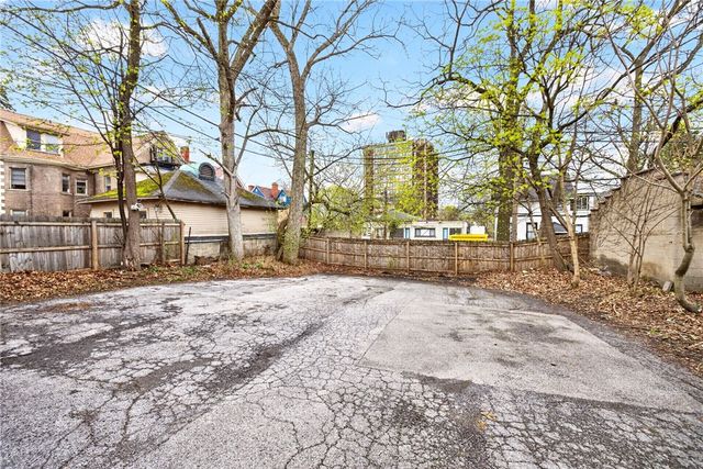 30 Strathallan Park, Rochester, NY 14607