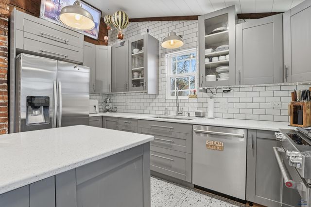 4239 CANYON LAKE DR, Rapid City, SD 57702