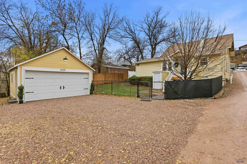 4239 CANYON LAKE DR, Rapid City, SD 57702