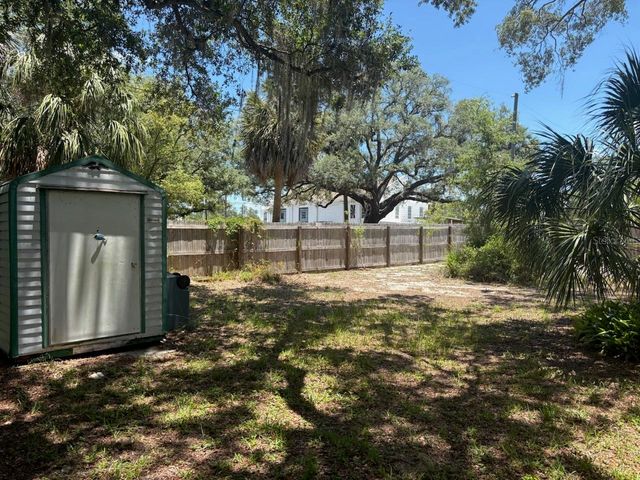 439 E MARTIN LUTHER KING JR DRIVE, Tarpon Springs, FL 34689