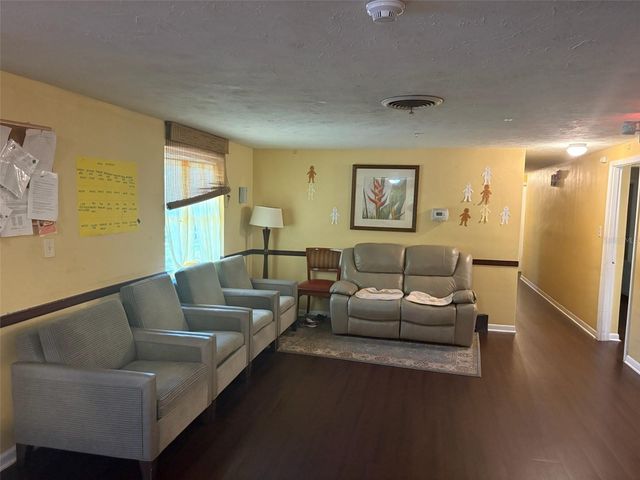 439 E MARTIN LUTHER KING JR DRIVE, Tarpon Springs, FL 34689