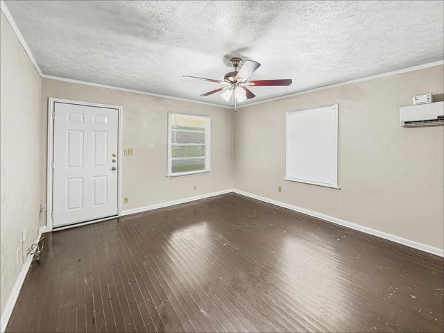 5013 Kessler Road, River Oaks, TX 76114