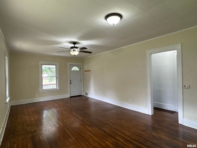 2804 N PEORIA Avenue, Peoria, IL 61603