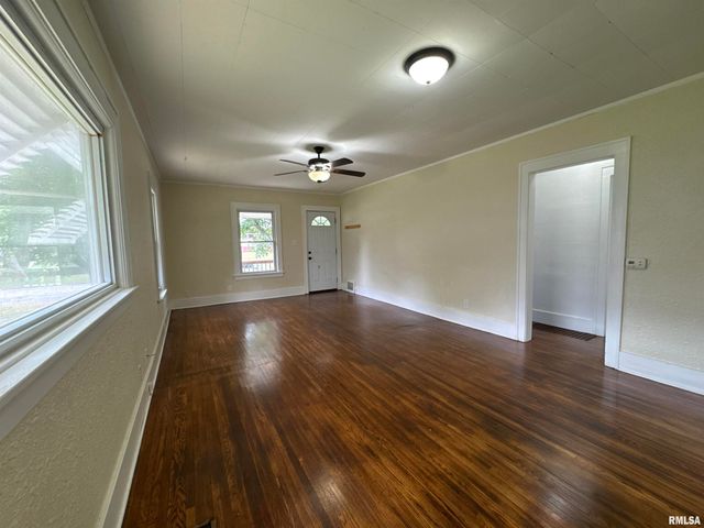 2804 N PEORIA Avenue, Peoria, IL 61603