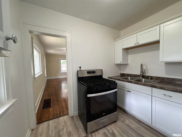 2804 N PEORIA Avenue, Peoria, IL 61603