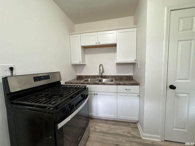 2804 N PEORIA Avenue, Peoria, IL 61603