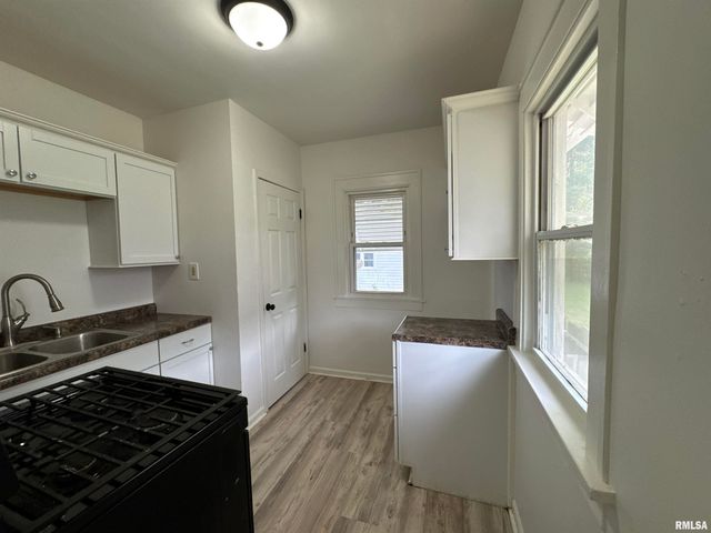 2804 N PEORIA Avenue, Peoria, IL 61603