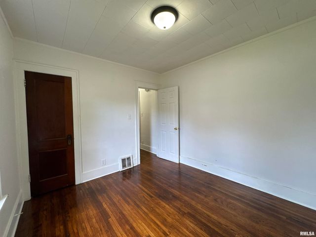 2804 N PEORIA Avenue, Peoria, IL 61603