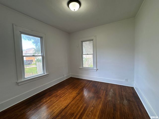 2804 N PEORIA Avenue, Peoria, IL 61603