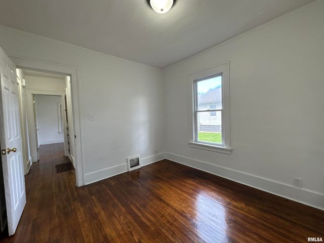 2804 N PEORIA Avenue, Peoria, IL 61603