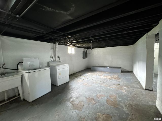 2804 N PEORIA Avenue, Peoria, IL 61603