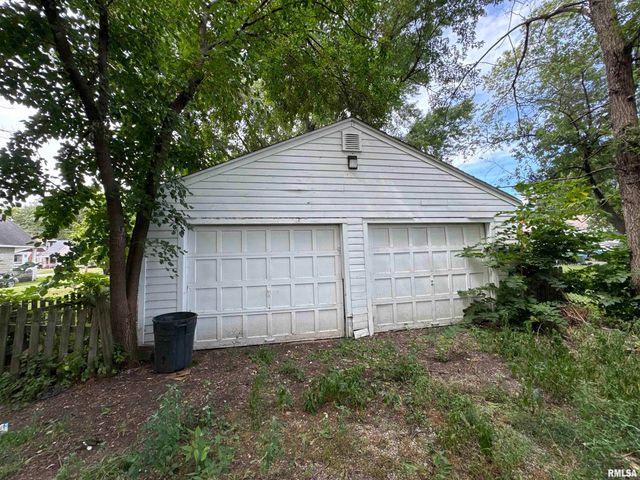 2804 N PEORIA Avenue, Peoria, IL 61603